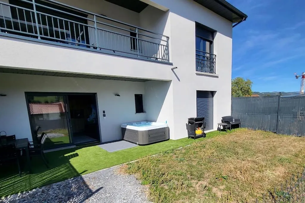 Apartment Rez-De-Jardin De Maison Avec Spa Et Borne D'Arcade Aurillac